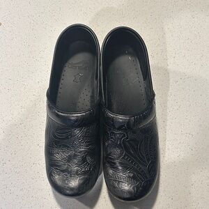 Dansko black tooled leather clogs size 38 (7.5)